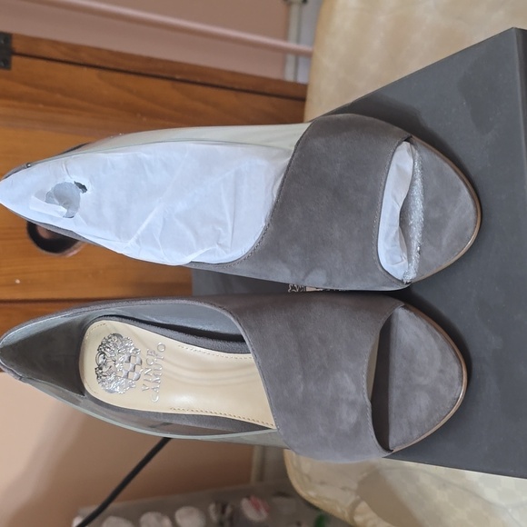 NWT Vince CAMUTO RIVESTAN PUMPS - Picture 2 of 4